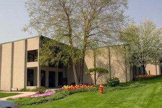 800 W 5th Ave, Naperville, IL à louer Photo de l’immeuble– Image 1 sur 8