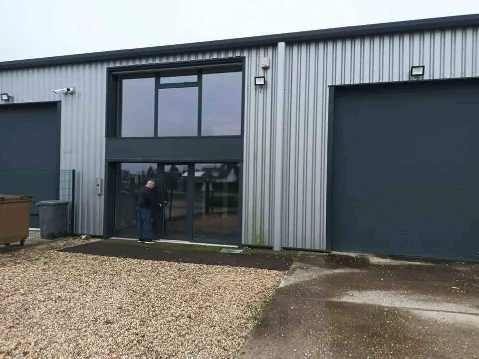 Bureau dans Marbeuf à louer Photo de l’immeuble– Image 1 sur 12