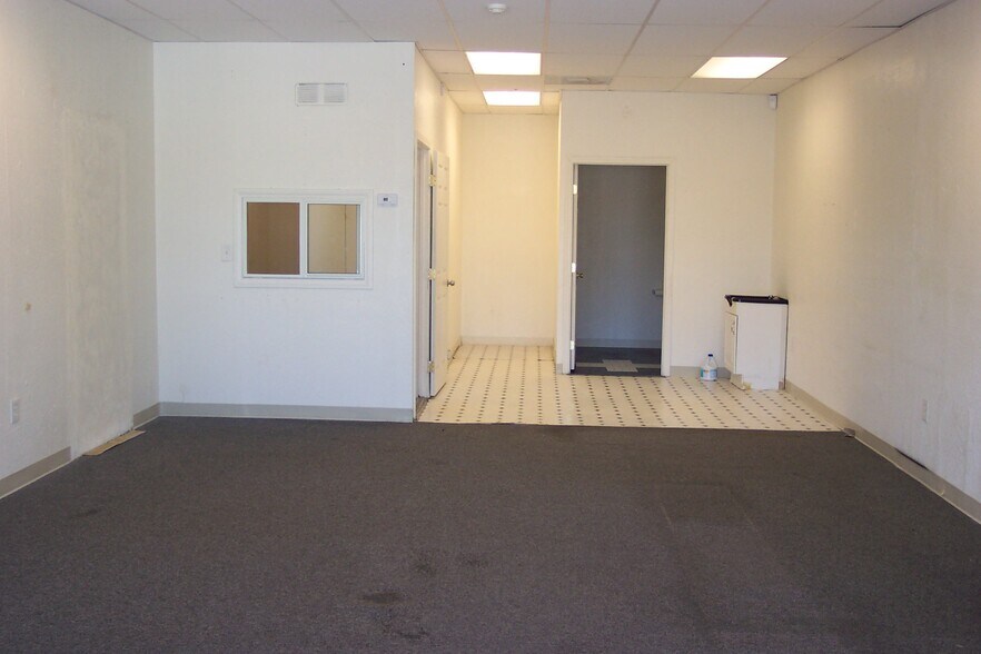 16137 Green Tree Blvd, Victorville, CA à louer - Photo de l’immeuble – Image 2 sur 12