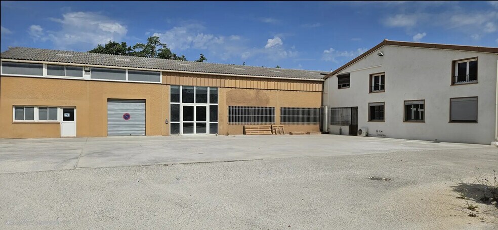 412 Rue Philémon Laugier, Hyères à louer - Photo de l’immeuble – Image 1 sur 8