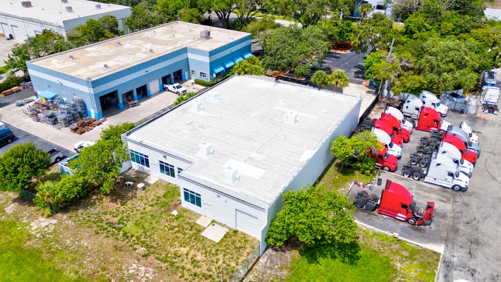 2122 Blount Rd, Pompano Beach, FL à louer - Photo de l’immeuble – Image 3 sur 16