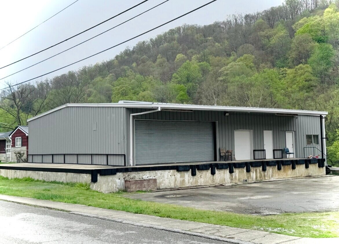 1160 Riverside Drive Dr, Prestonsburg, KY à louer Photo principale– Image 1 sur 2