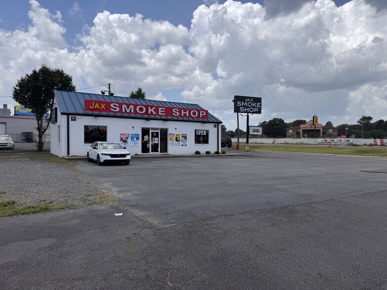 1715 T P White Dr, Jacksonville, AR à vendre - Photo de l’immeuble – Image 2 sur 11