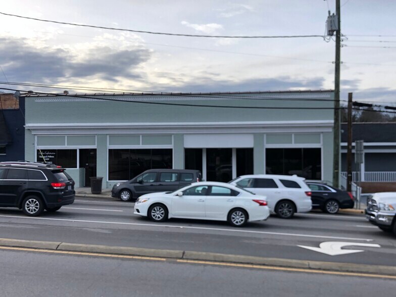 716 S Main St, Lillington, NC à louer - Photo principale – Image 1 sur 13