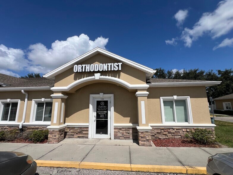 13135 Kings Lake Dr, Gibsonton, FL à louer - Photo de l’immeuble – Image 3 sur 42