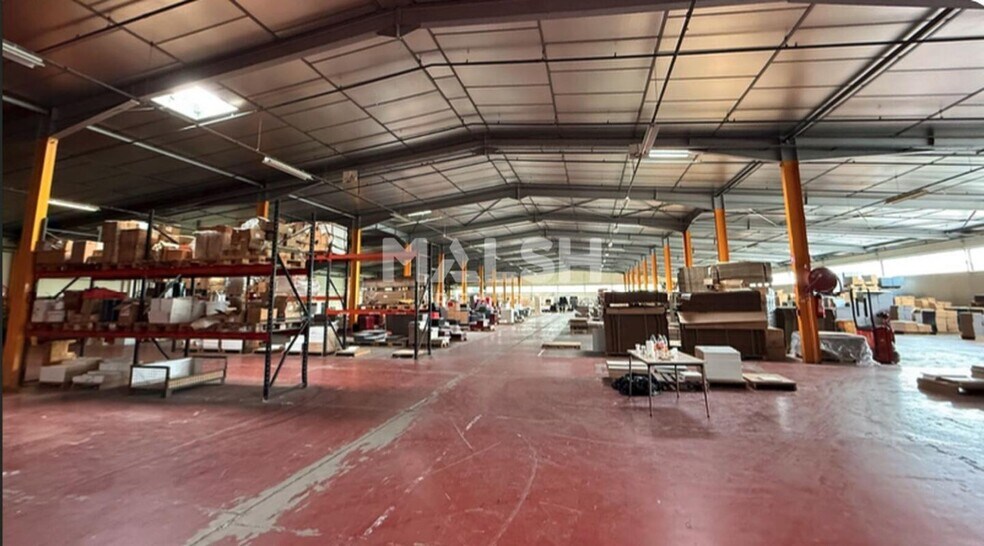 Industriel/Logistique dans Four à vendre - Photo intérieure – Image 2 sur 6