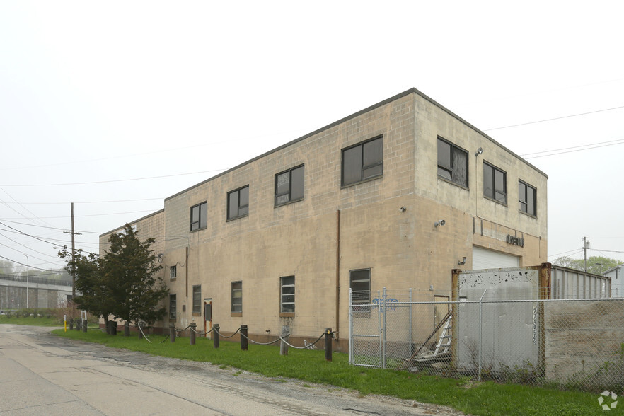 45 Water St, East Providence, RI à vendre - Photo principale – Image 1 sur 2