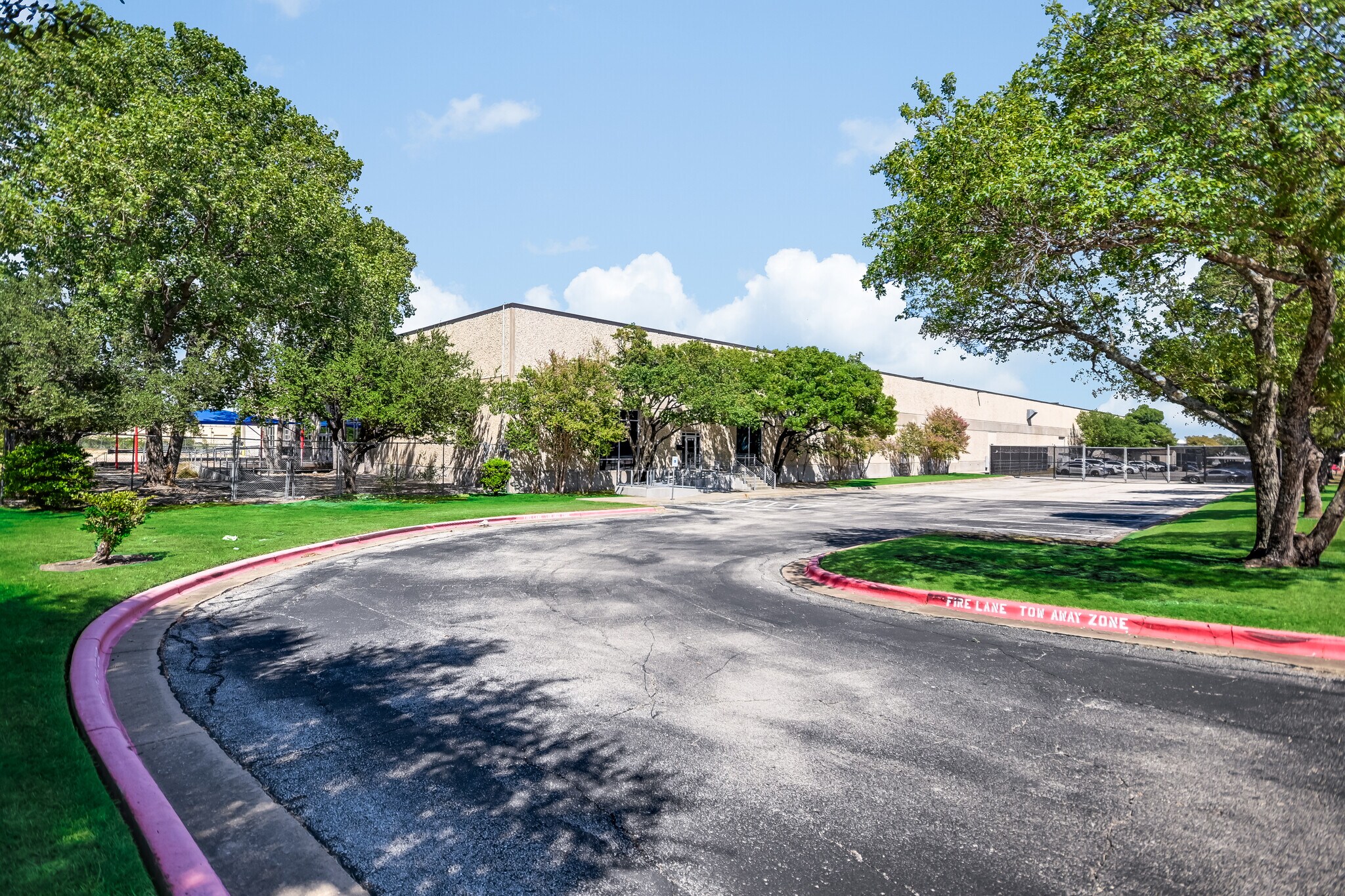 10420 Metric Blvd, Austin, TX à louer Photo de l’immeuble– Image 1 sur 42