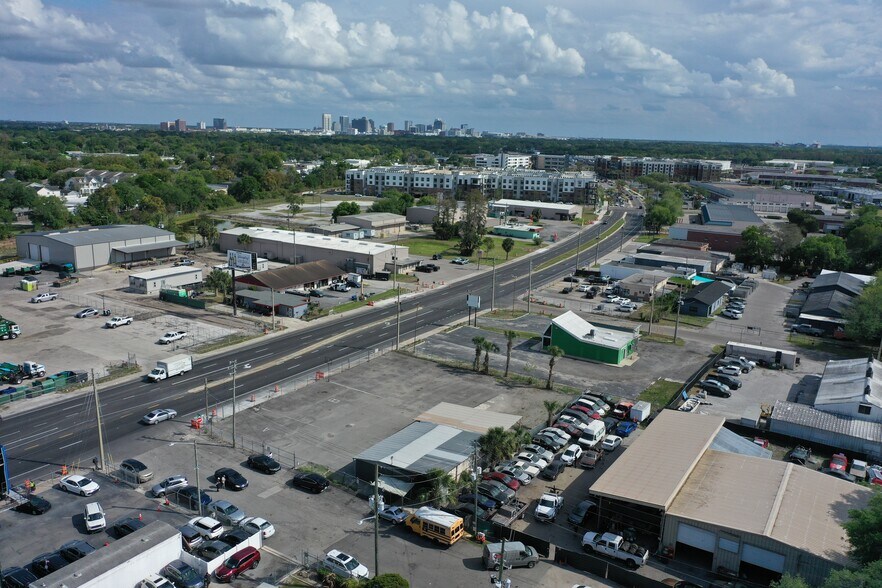 2730 N Orange Blossom Trl, Orlando, FL à louer - Photo de l’immeuble – Image 3 sur 10