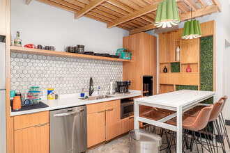 251 Granby St, Norfolk, VA à louer Photo intérieure– Image 2 sur 3