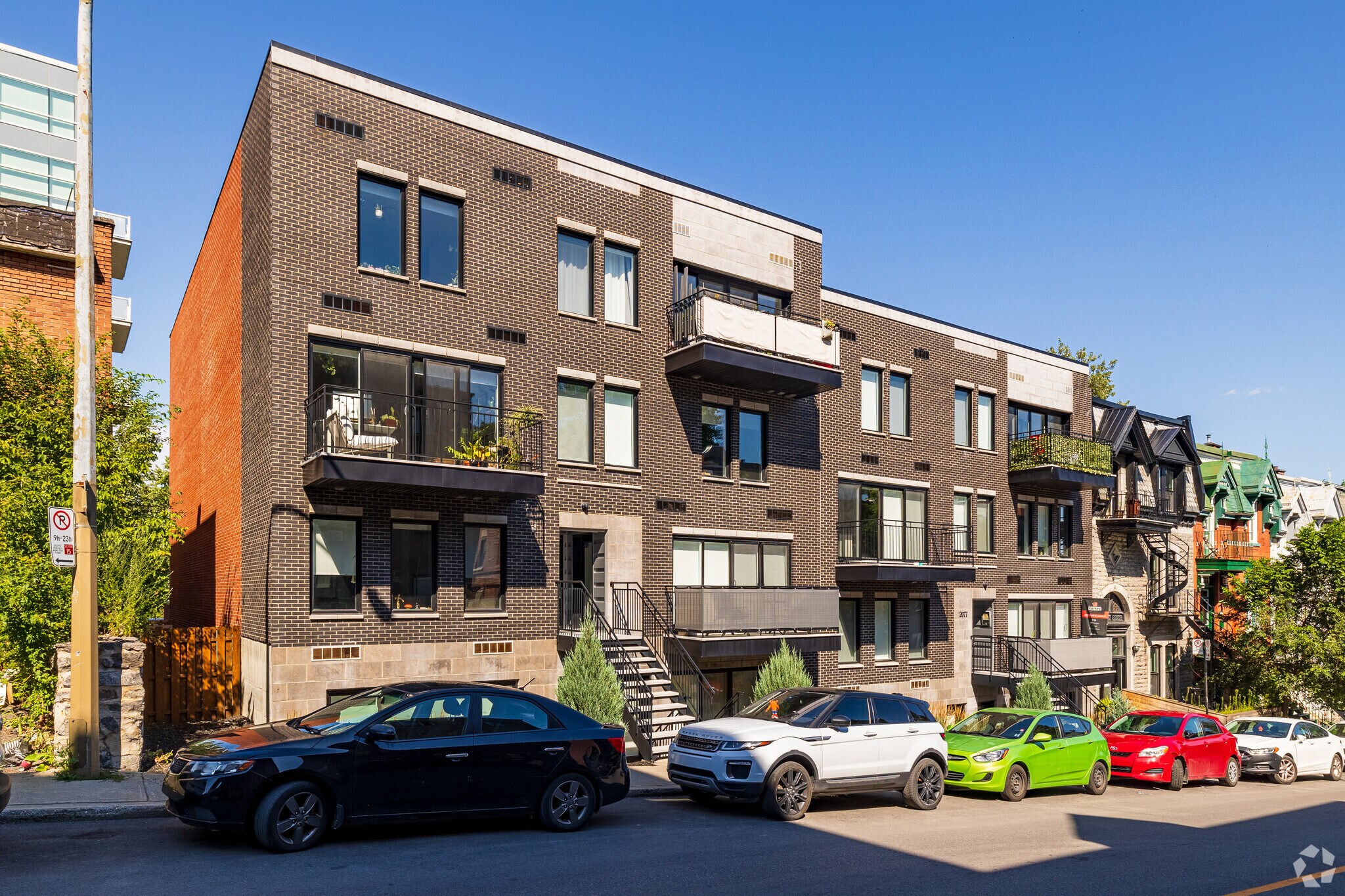 2077 Rue Saint-Hubert, Montréal, QC à vendre Photo principale– Image 1 sur 4