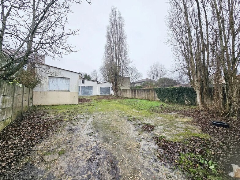Local d'activités dans Champigny-sur-Marne à vendre - Photo de l’immeuble – Image 3 sur 9