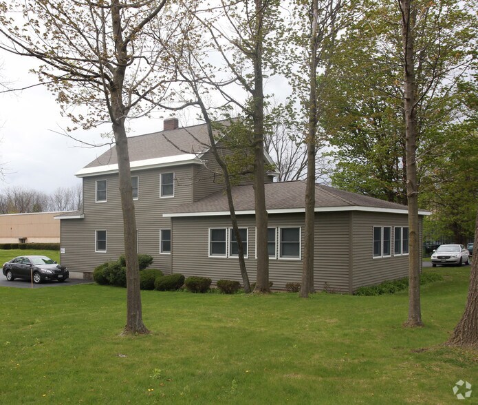 551 E Genesee St, Fayetteville, NY à vendre - Photo principale – Image 1 sur 14