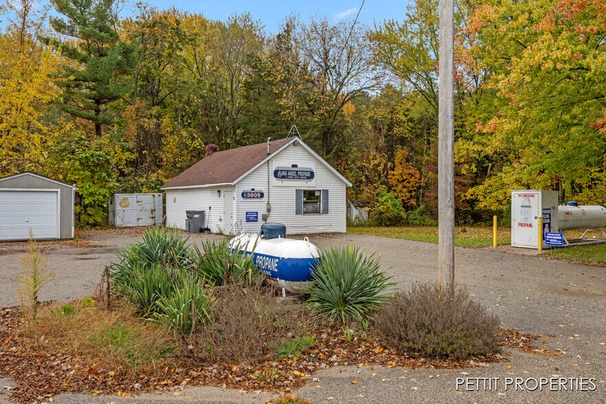 3805 S Ravenna Rd, Ravenna, MI à vendre - Photo principale – Image 1 sur 18