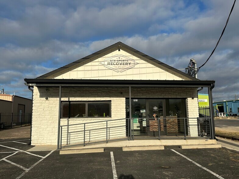 2104 N Austin Ave, Georgetown, TX à vendre - Photo de l’immeuble – Image 1 sur 19