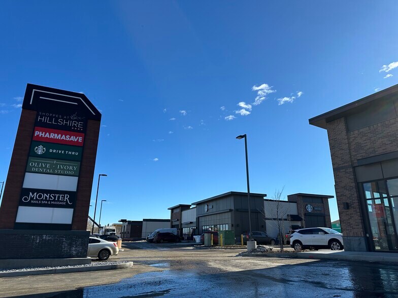 661 Wye Rd, Sherwood Park, AB à louer - Photo de l’immeuble – Image 2 sur 11