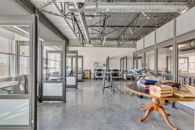 5035-5075 11 St SE, Calgary, AB à vendre - Photo intérieure – Image 3 sur 6