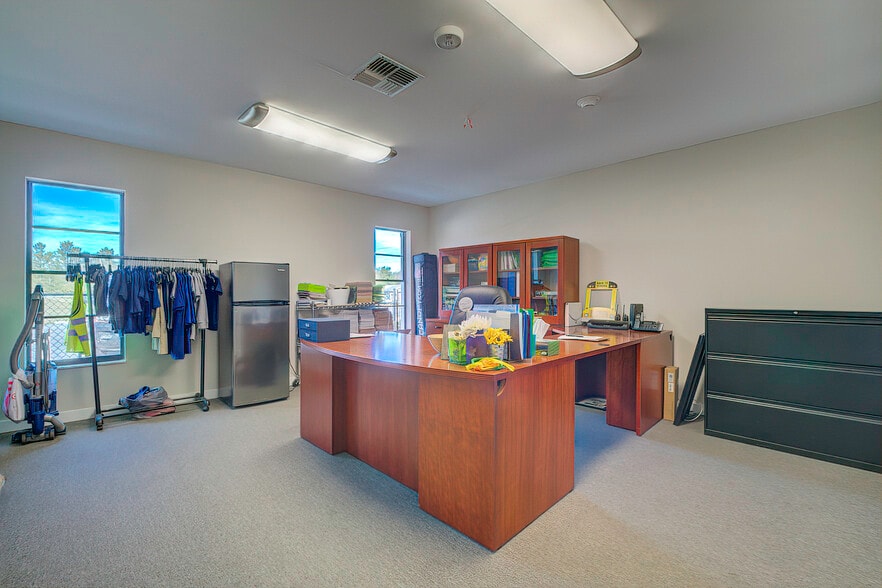 6001 Deltona Blvd, Spring Hill, FL à vendre - Photo intérieure – Image 3 sur 40