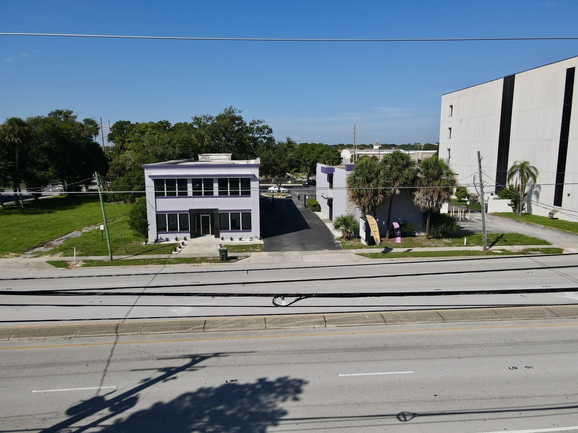 240 N Ridgewood Ave, Daytona Beach, FL à louer Photo principale– Image 1 sur 9