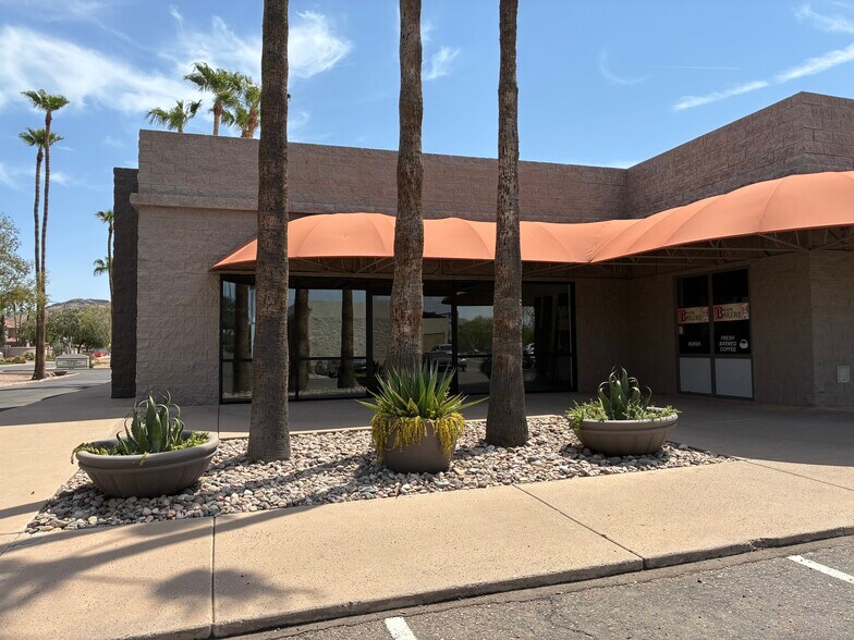 1107 E Bell Rd, Phoenix, AZ à louer - Photo de l’immeuble – Image 2 sur 23