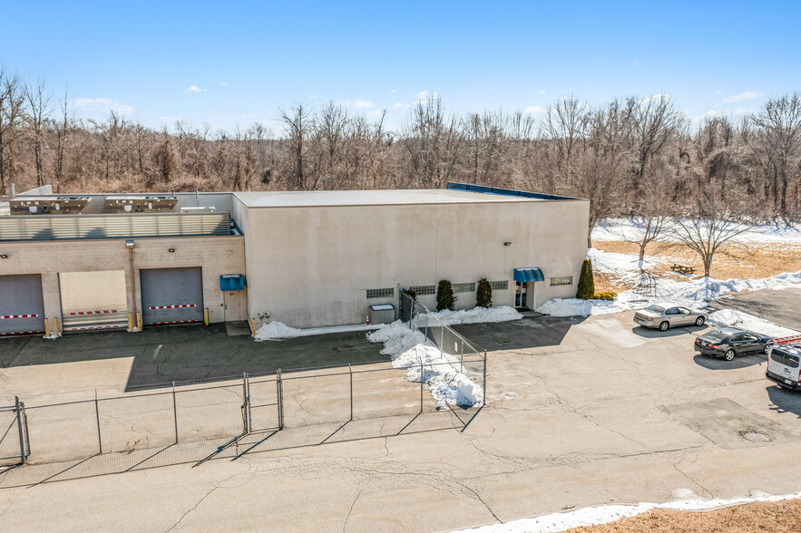 24 Snake Hill Rd, North Scituate, RI à louer - Photo de l’immeuble – Image 1 sur 31