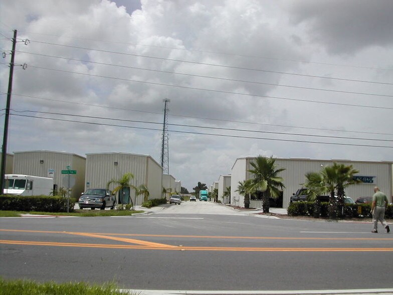 1116 Quotation Ct, Saint Cloud, FL à louer - Photo principale – Image 1 sur 3