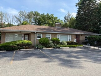 Plus de détails pour 688 Frenchtown Rd, East Greenwich, RI - Bureau à vendre