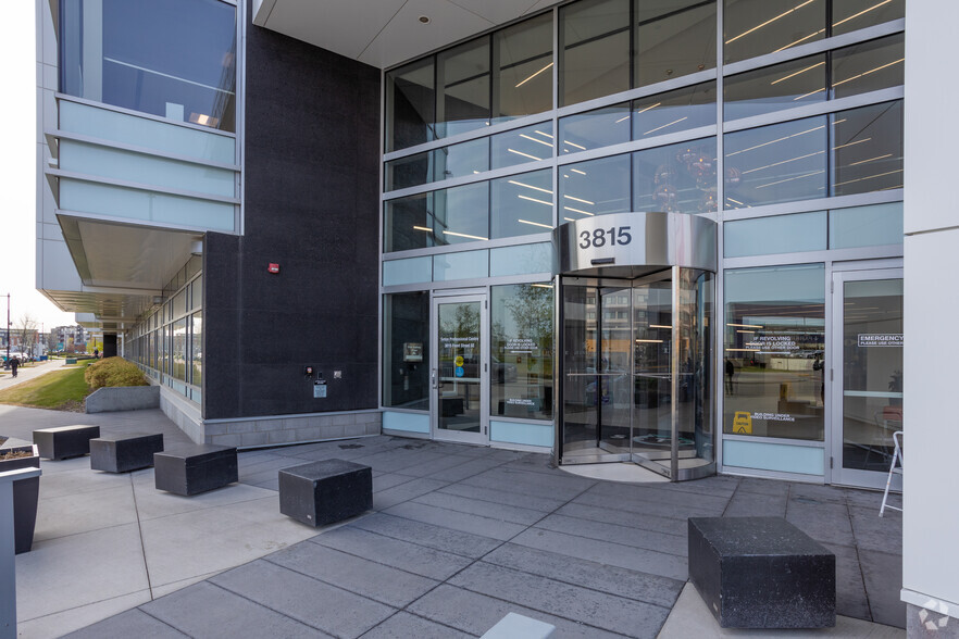 3815 Front St SE, Calgary, AB à louer - Photo de l’immeuble – Image 3 sur 3