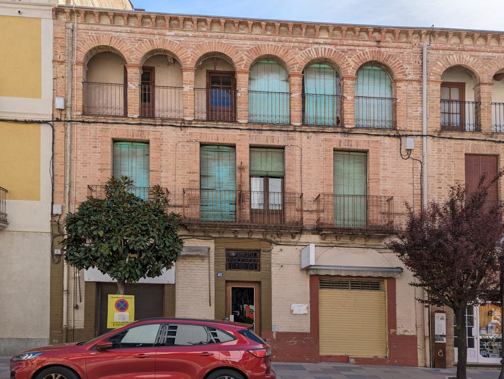 Immeuble residentiel dans Gironella, Barcelona à vendre Photo principale– Image 1 sur 10