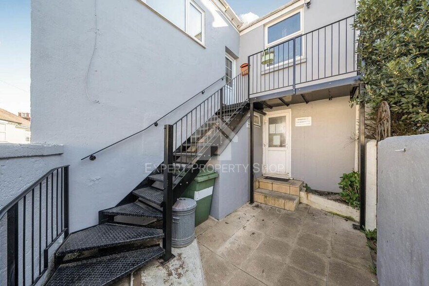 43 Montreal Rd, Brighton à vendre - Photo de l’immeuble – Image 2 sur 7