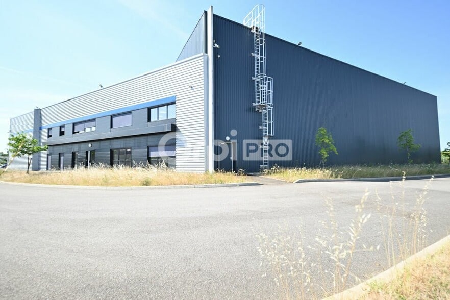 16 Rue Du Dauphiné, Corbas à louer - Photo de l’immeuble – Image 2 sur 12