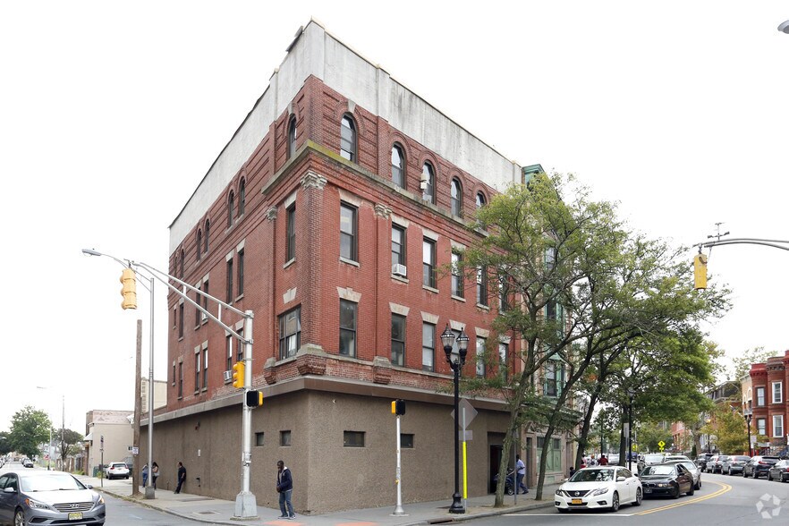 712-714 Bergen Ave, Jersey City, NJ à louer - Photo de l’immeuble – Image 3 sur 3