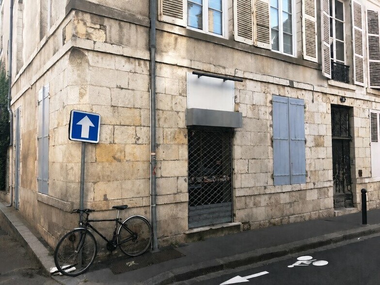 Bureau dans Orléans à vendre - Photo de l’immeuble – Image 2 sur 8