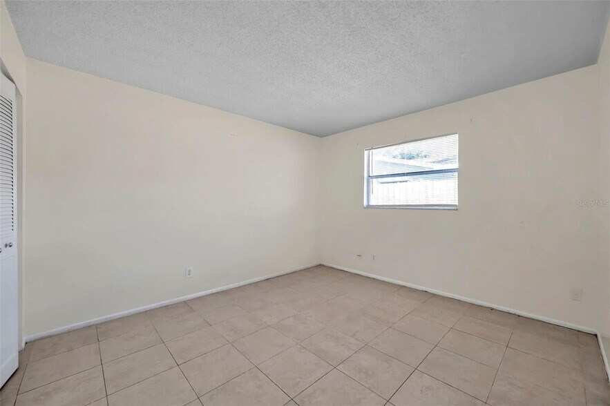 1005 Lake Palms Dr, Largo, FL à vendre - Photo intérieure – Image 3 sur 9