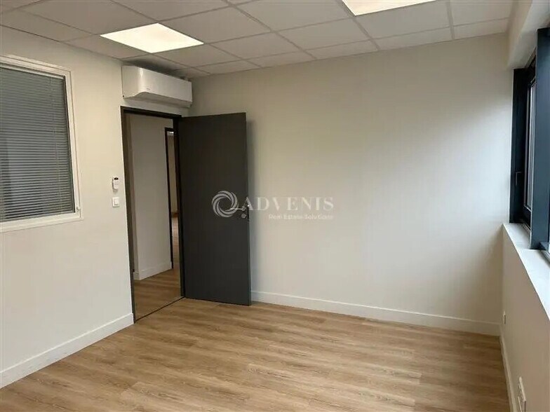 15 Rue Du Sergent Leclerc, Tours à vendre - Photo de l’immeuble – Image 2 sur 5