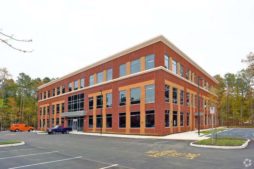 2 BayPort Way, Newport News, VA à louer - Photo de l’immeuble – Image 1 sur 3
