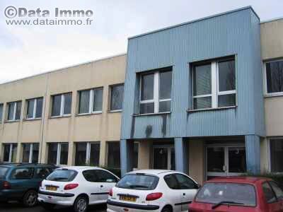 Local d’activités dans Coignières à louer - Photo de l’immeuble – Image 2 sur 3