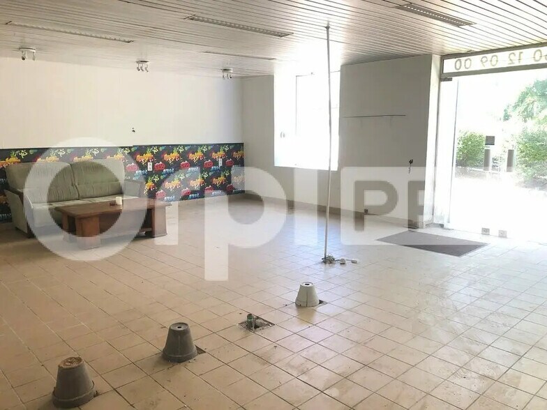 Local commercial dans Gometz-le-Châtel à vendre - Photo intérieure – Image 2 sur 4