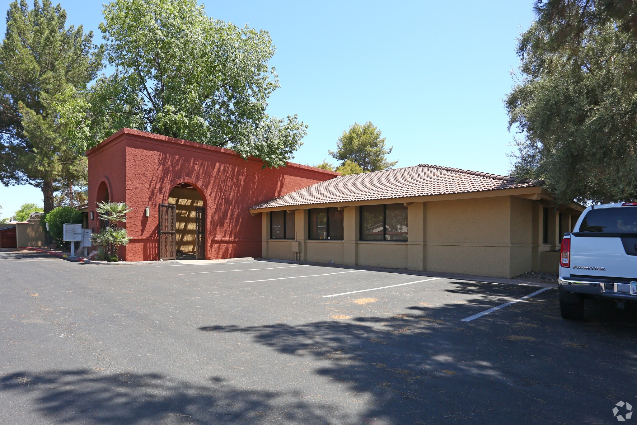 4701-4703 S Lakeshore Dr, Tempe, AZ à louer Photo principale– Image 1 sur 4