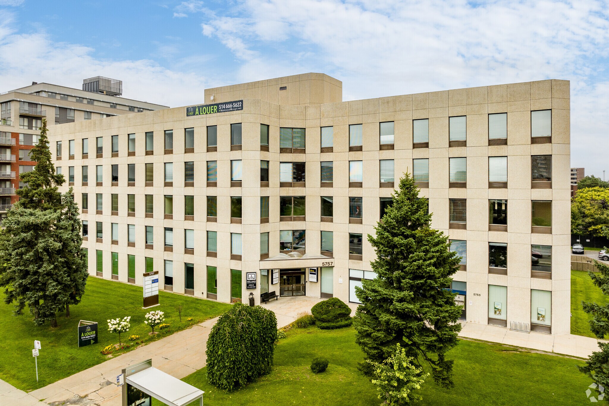 5757 Boul Cavendish, Cote-St-Luc, QC à louer Photo principale– Image 1 sur 21