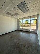 13455 Malaki Rd, Apple Valley, CA à louer Photo intérieure– Image 2 sur 6