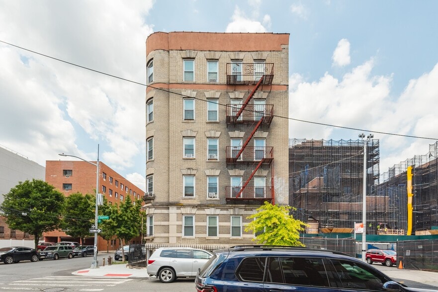 887 E 178th St, Bronx, NY à vendre - Photo de l’immeuble – Image 3 sur 51