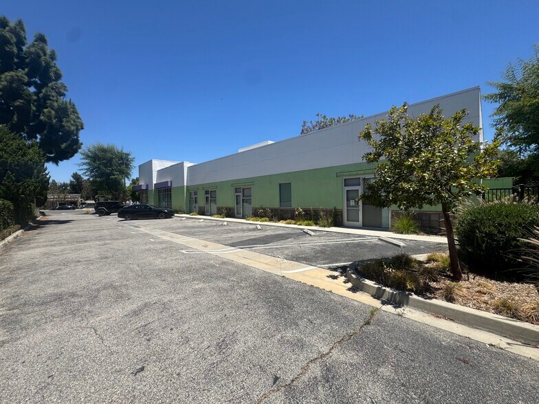 19436 Ventura Blvd, Tarzana, CA à louer - Photo de l’immeuble – Image 3 sur 16