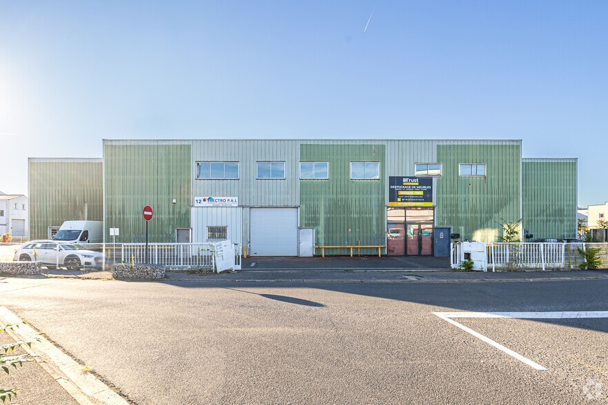 12-16 Rue Des Entrepreneurs, Carrières-sur-Seine à louer - Photo de l’immeuble – Image 3 sur 3