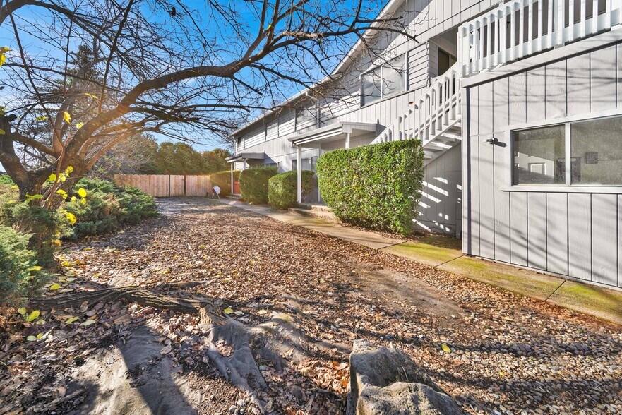 1091 Del Sol Pl, Redding, CA à vendre - Photo de l’immeuble – Image 2 sur 40