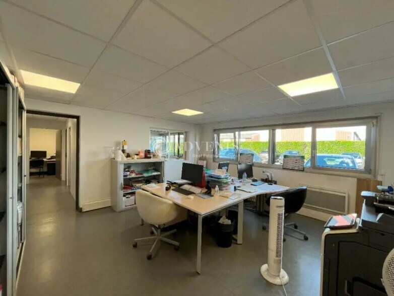 Local d’activités dans Décines-Charpieu à louer - Photo intérieure – Image 3 sur 11