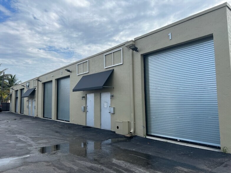 6854 NW 75th St, Medley, FL à louer - Photo de l’immeuble – Image 3 sur 6