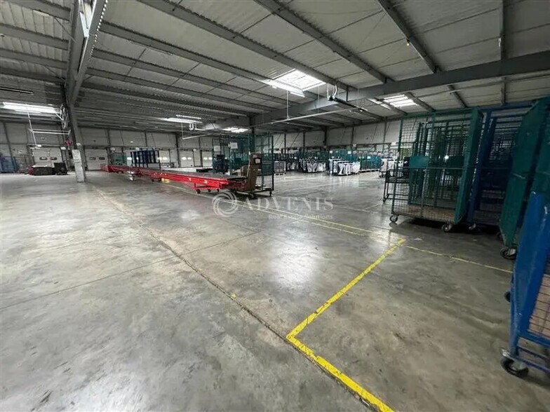 Local d’activités dans Brie-Comte-Robert à louer - Photo de l’immeuble – Image 2 sur 9