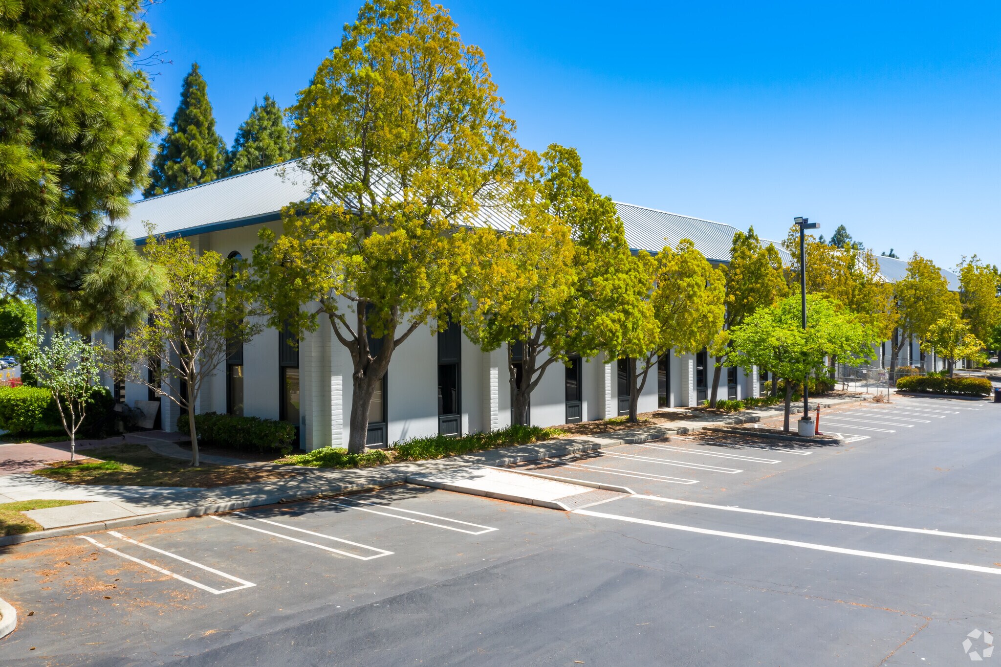 170-180 Knowles Dr, Los Gatos, CA à louer Photo de l’immeuble– Image 1 sur 9