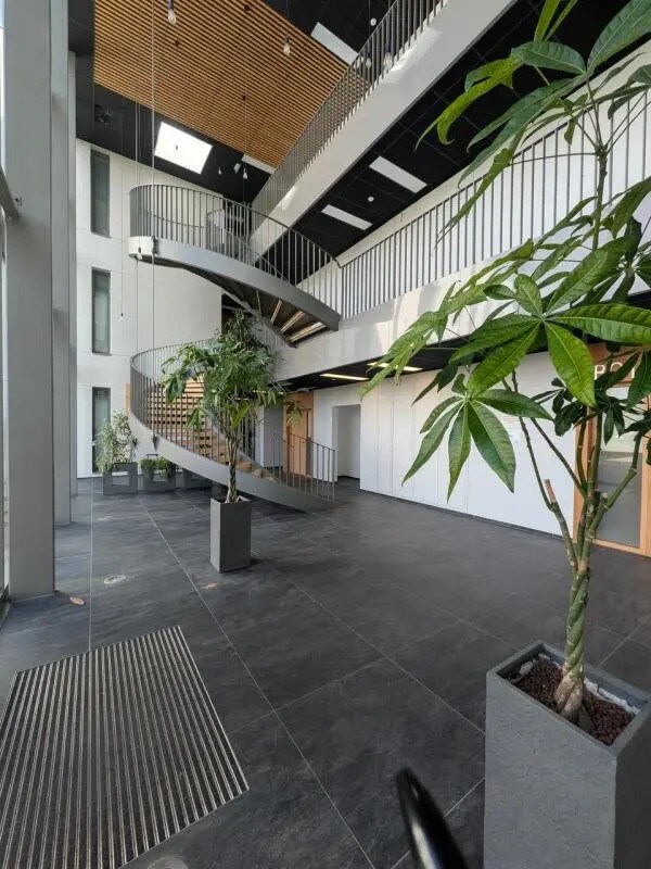 Bureau dans Saint-Martin-du-Vivier à louer Hall d’entrée– Image 1 sur 5